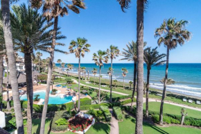 AB- Luxury beach flat, families only